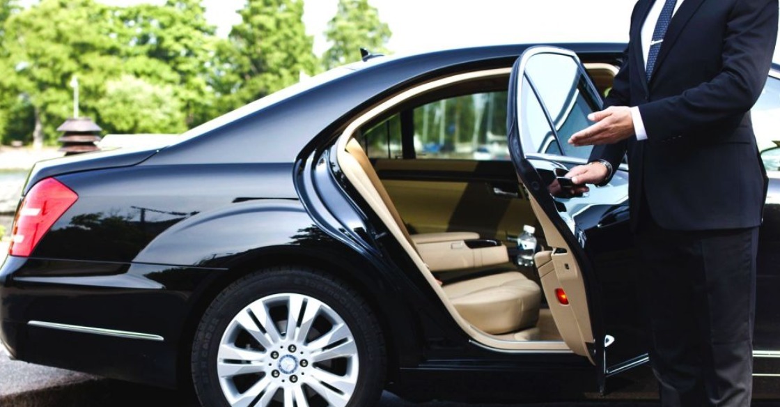Chauffeur Hire – Professional Drivers for Stress-Free Journeys